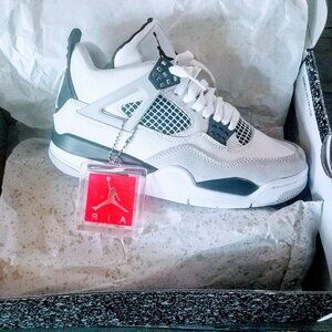 Air Jordan 4 Retro